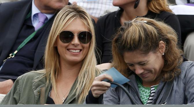 Maria Sharapova se la ride, forse perch il suo Dimitrov saluta Wimbledon e pu stare con lei? Reuters